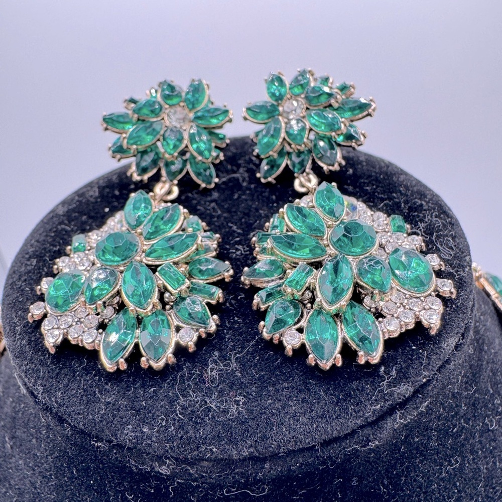 Duchessa Catorina's Statement Necklace and Earring Sets - Picture 8 of 10